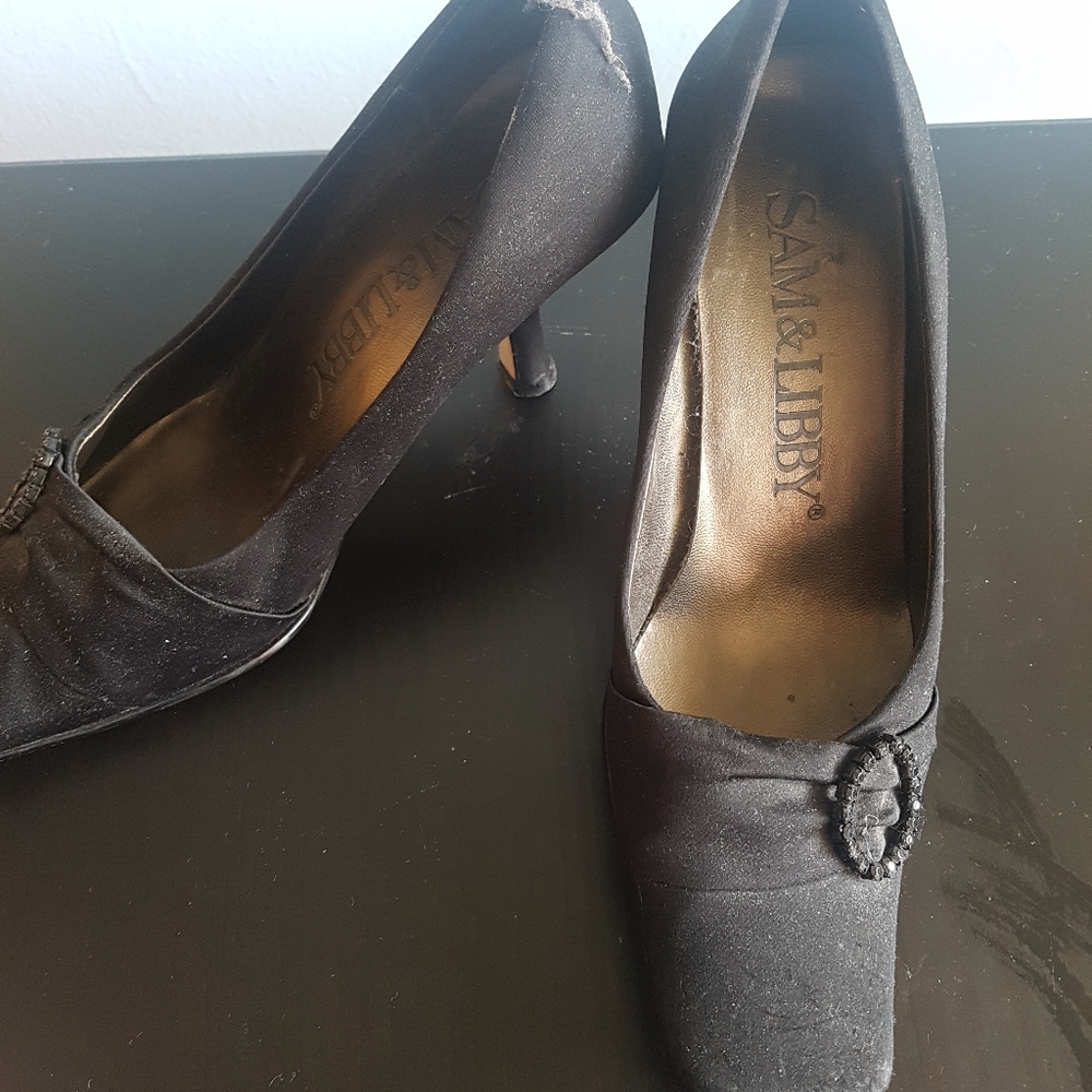 Sam & Libby Black Satin Heels with black circle jewelry - Picture 2 of 7